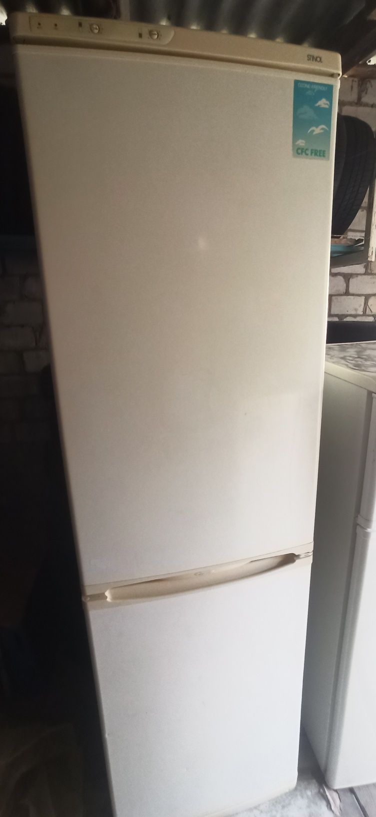 Холодильник Стинол , высота 203 см в хорошем рабочем состоянии