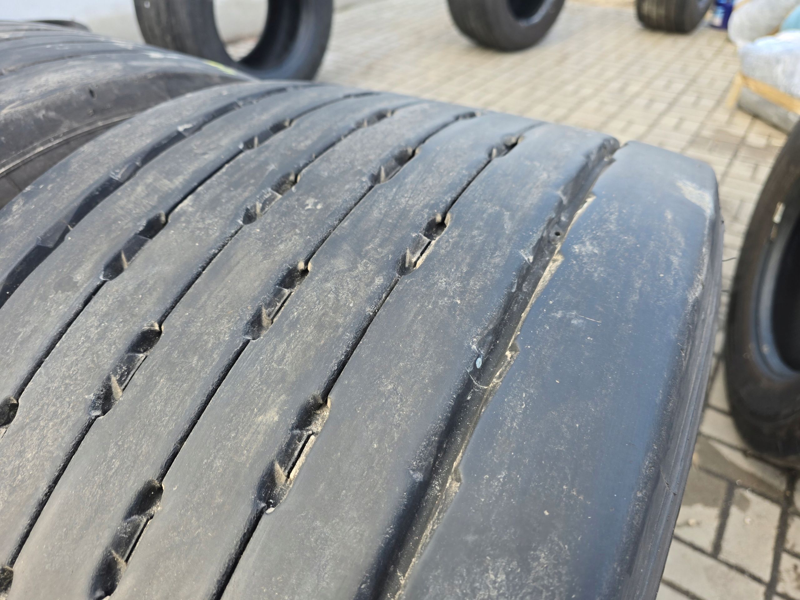 Michelin X Multi HL 445/45R19,5 164J 11mm 23r 2X