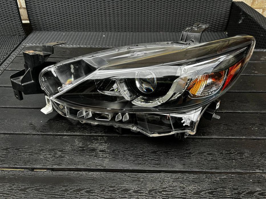 Оригінальна фара Mazda 6 з Afs.