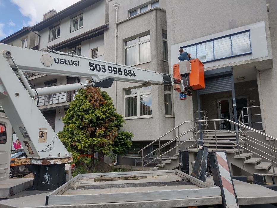 Wynajem podnośnika koszowego zwyżki do 22 metrów z operatorem z Udt