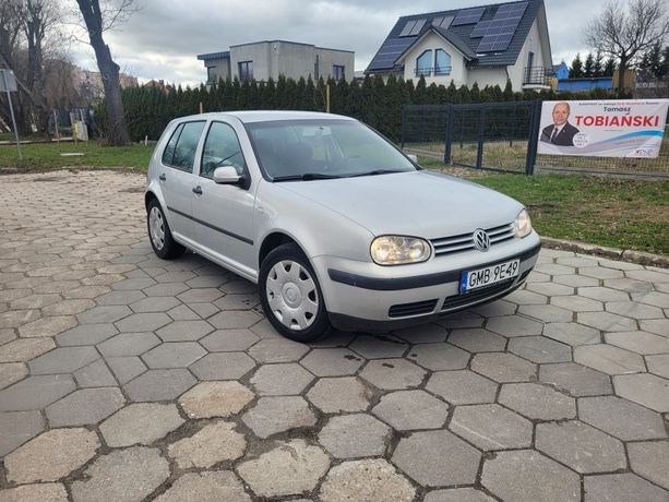 VW Golf 4 1.6 benzyna 2000 rok Z klimatyzacją