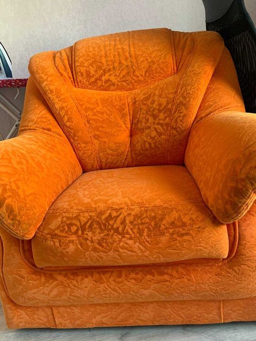 Яскраве мяке крісло, зручне і комфортне, в наявності 1шт