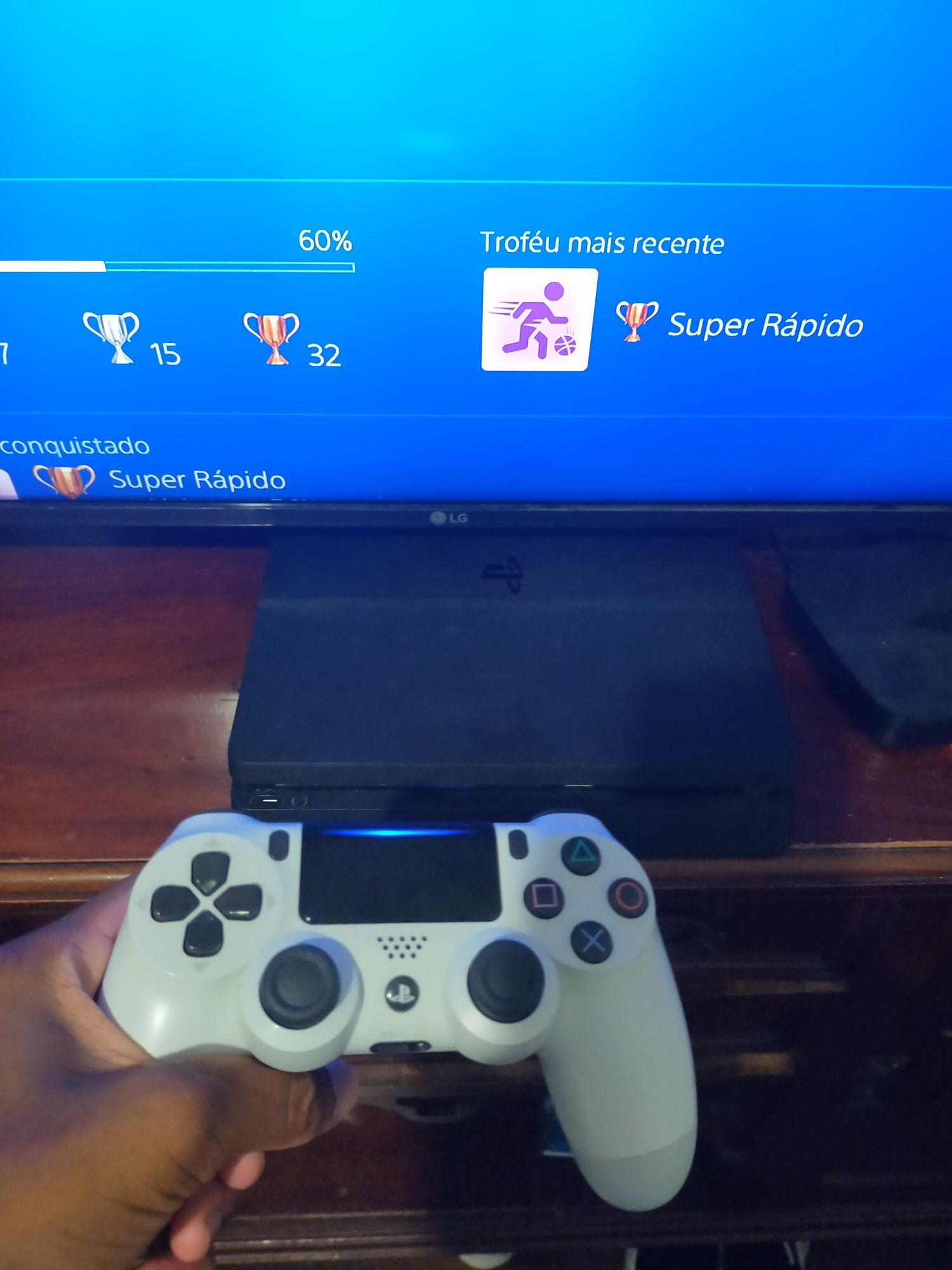 Ps4 Slim em bom estado 1TB