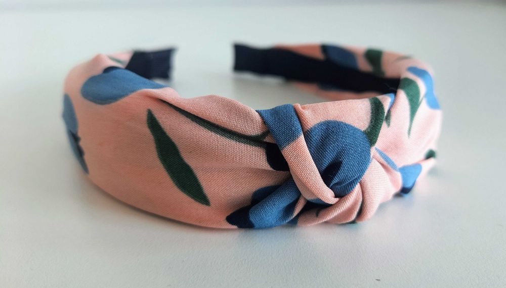 Opaska na głowę pudrowy róż w kwiaty pin up hand made