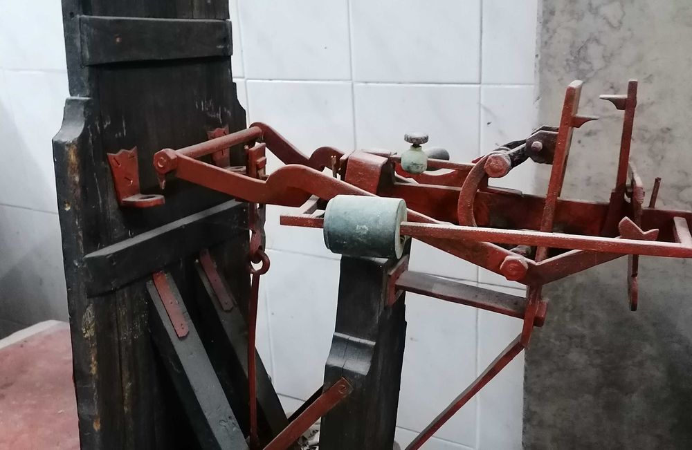 Balança decimal, incompleta, antiga