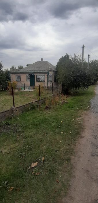 Капітальний будинок.Широка фасадна частина .Яворницьке