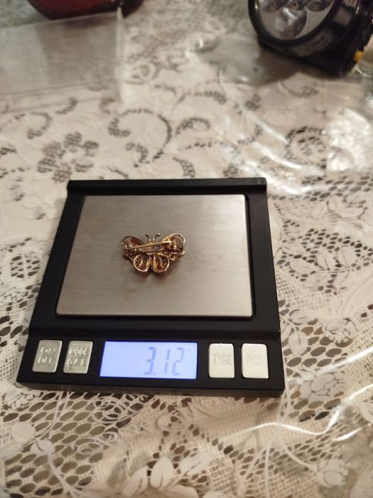 Продам брошь серебряная с позолотой