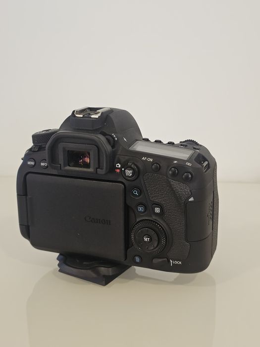 Canon 6d mk2 como 3 baterias e cartão de memória 64gb