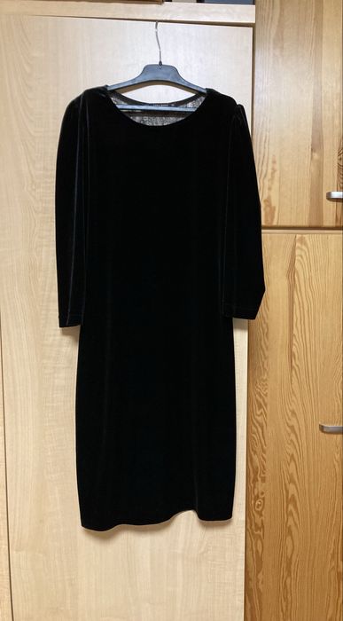 Elegancka welurowa sukienka - ZARA