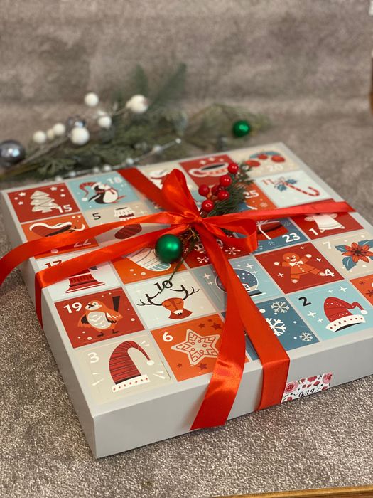 Адвент-календар для дівчаток: медово-імбирні пряники + набір прикрас