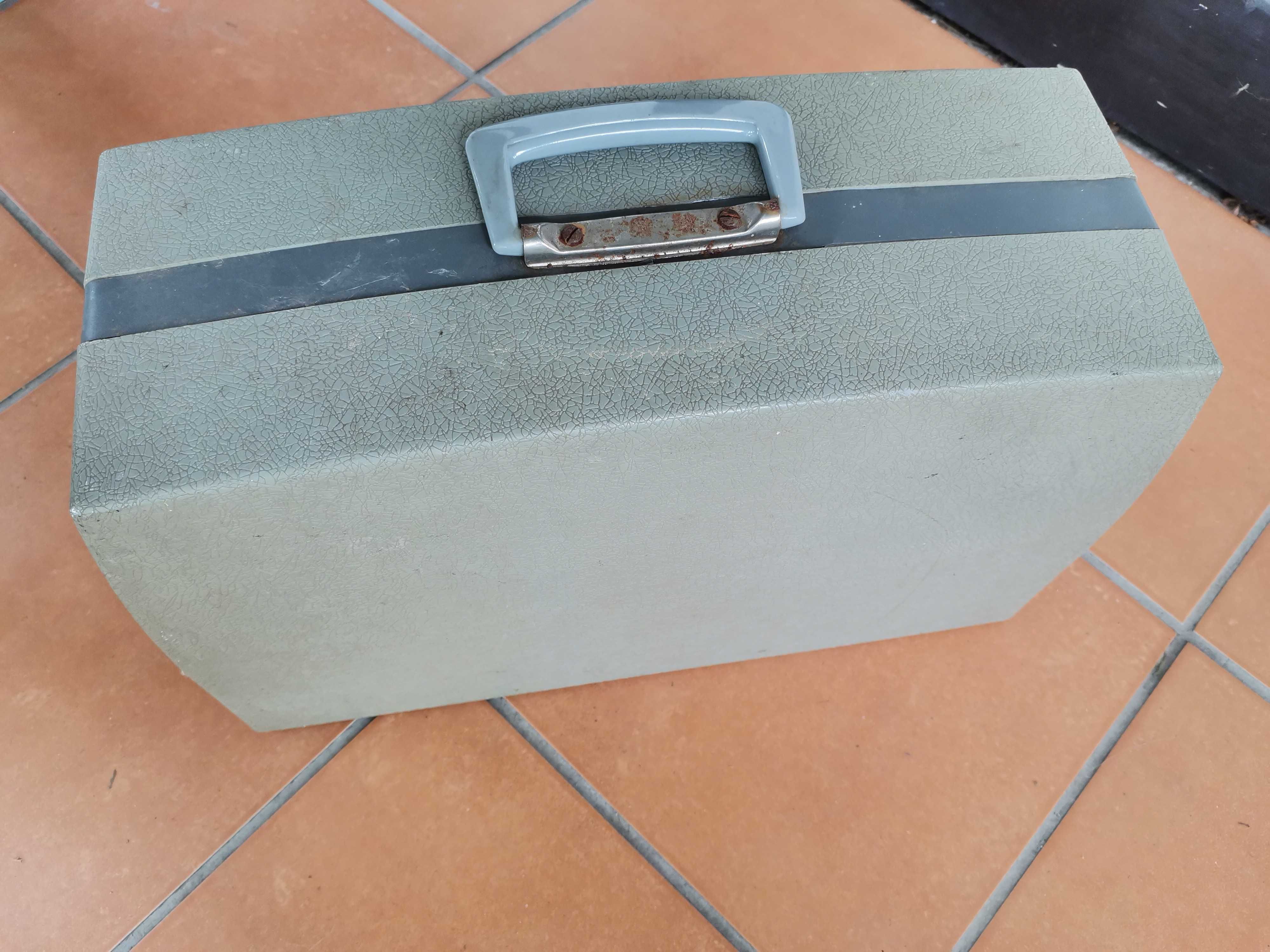 Obudowa, pokrywa maszyny do szycia