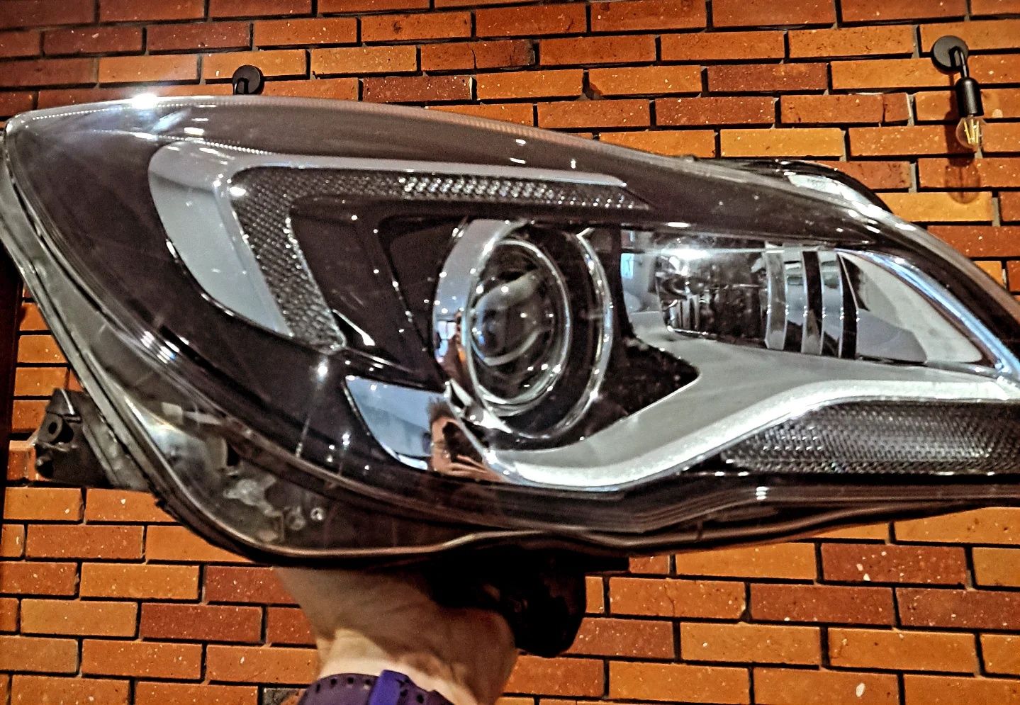 Polerowanie lamp, regeneracja reflektorów, pranie tapicerki z dojazdem