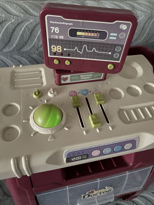 Детский туалетный столик. Набор врача с звуком, светом