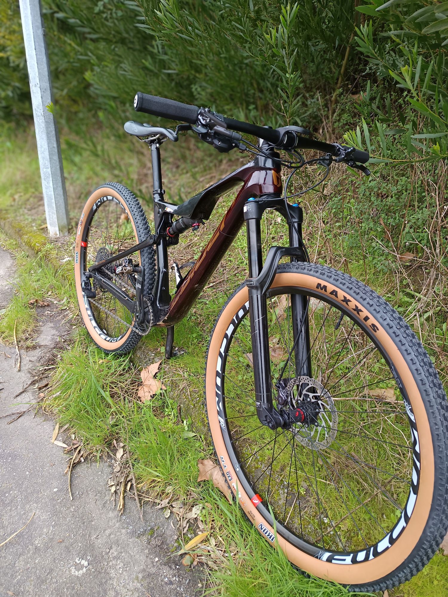 Bicicleta coluer stake com upgrades M