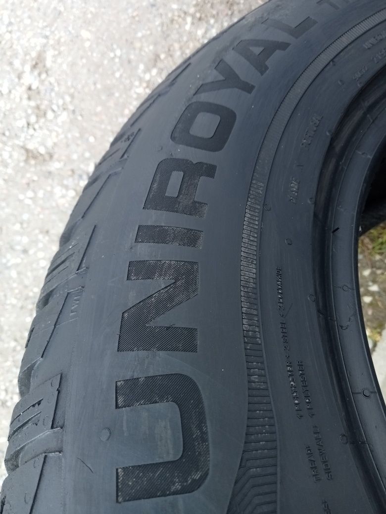4x Opony Używane Całoroczne 215/65R16 Uniroyal