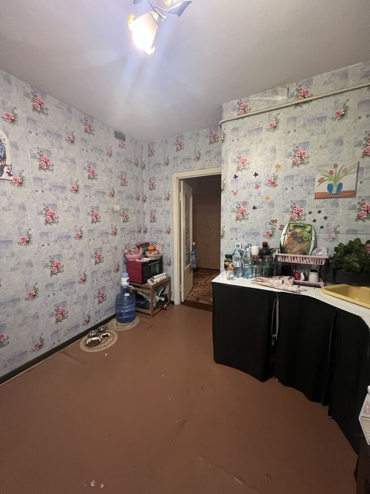 Продам 3 кімнатну квартиру по вулиці Лісового 29 ( 2-Східний ) .