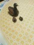 Patos em madeira com aplicações