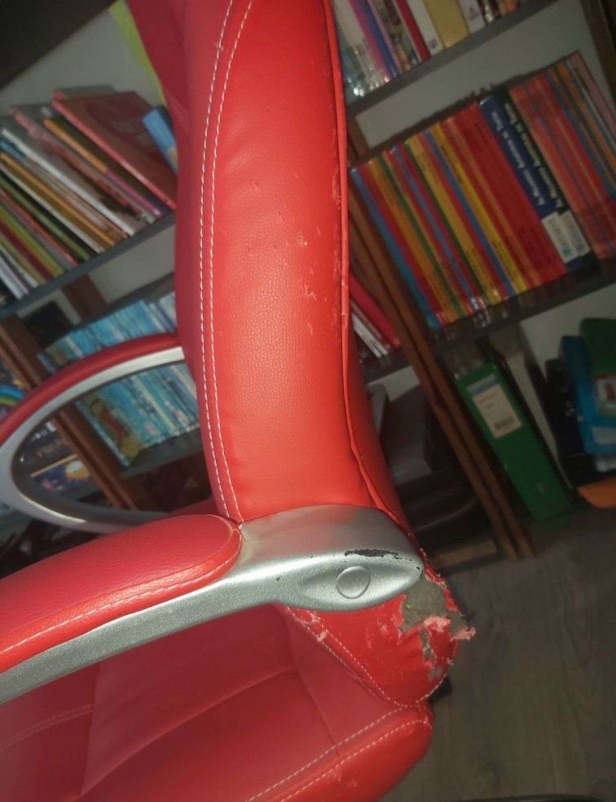 Mesa com tampo de vidro e conjunto de escritório