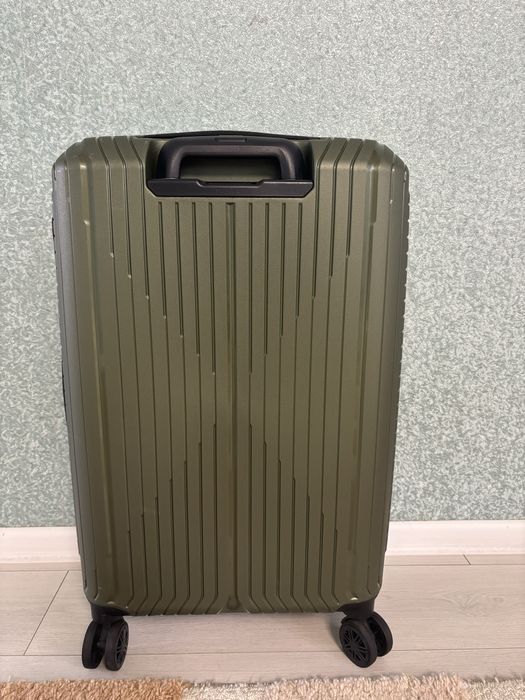 Продаж вализи на колесах розмір М