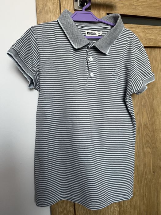 Szare polo w prążki