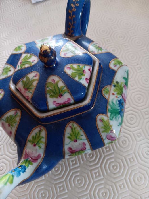 Bule em porcelana domino's