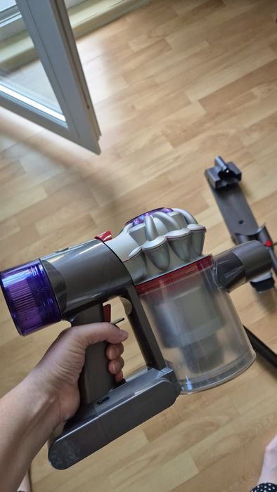 Odkurzacz pionowy Dyson v8