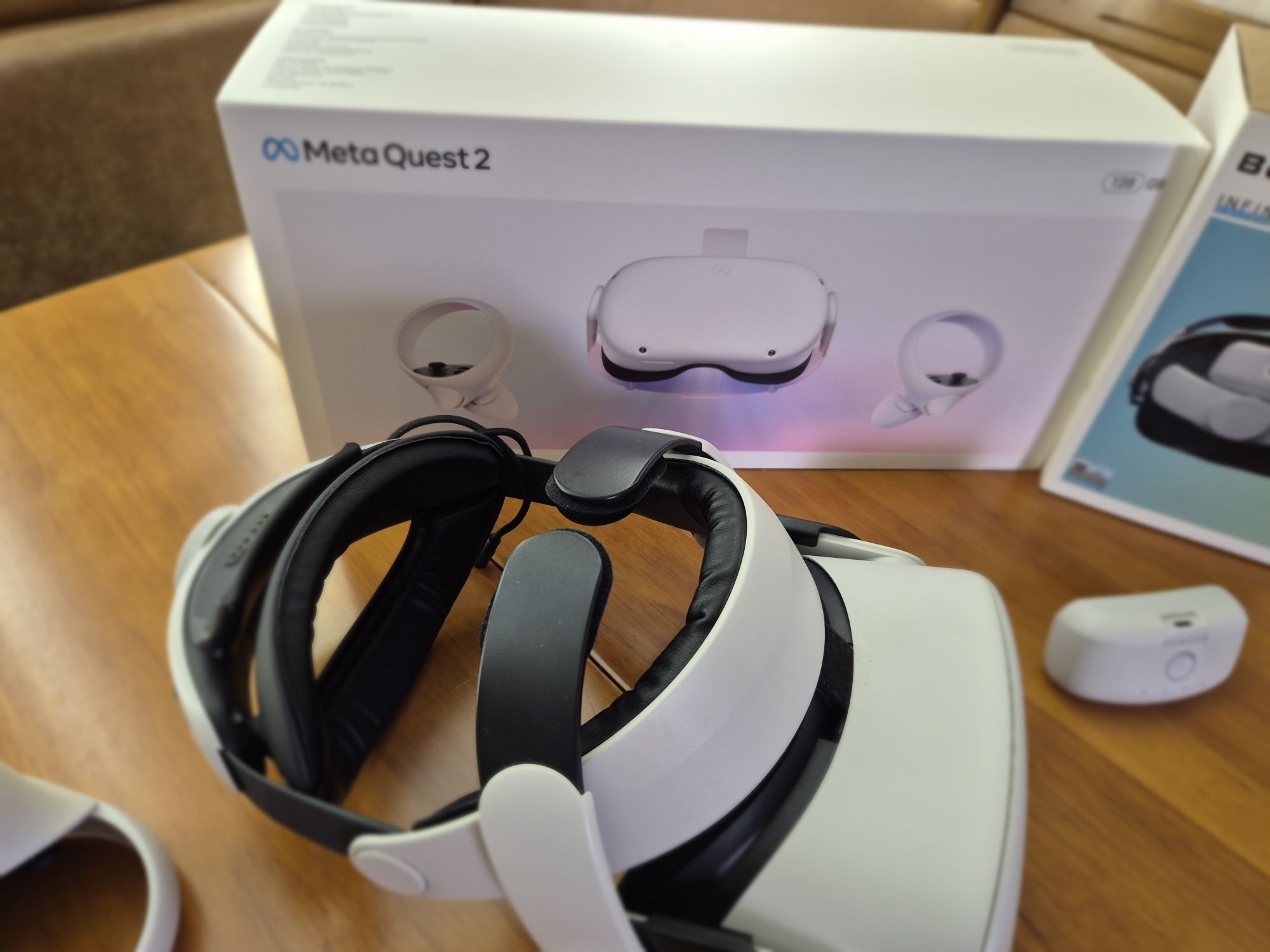 Oculus Quest 2 (128 ГБ) + Bobo VR M2 Pro