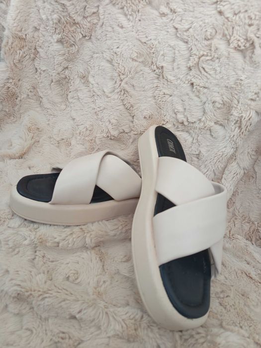 шлепки  босоніжки сланці