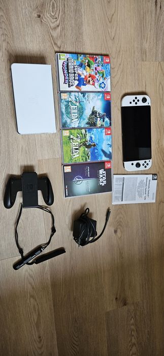 Nintendo Switch Oled + 4 gry