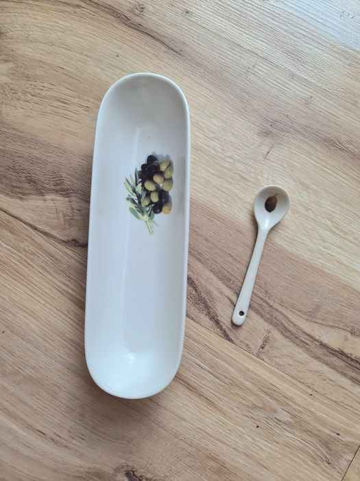Półmisek pojemnik na oliwki z łyżeczką komplet Biała porcelana
