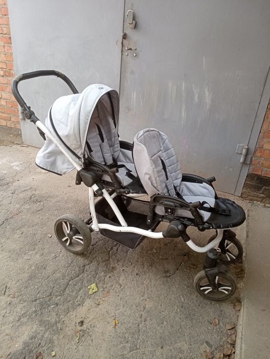 Коляска для двійні