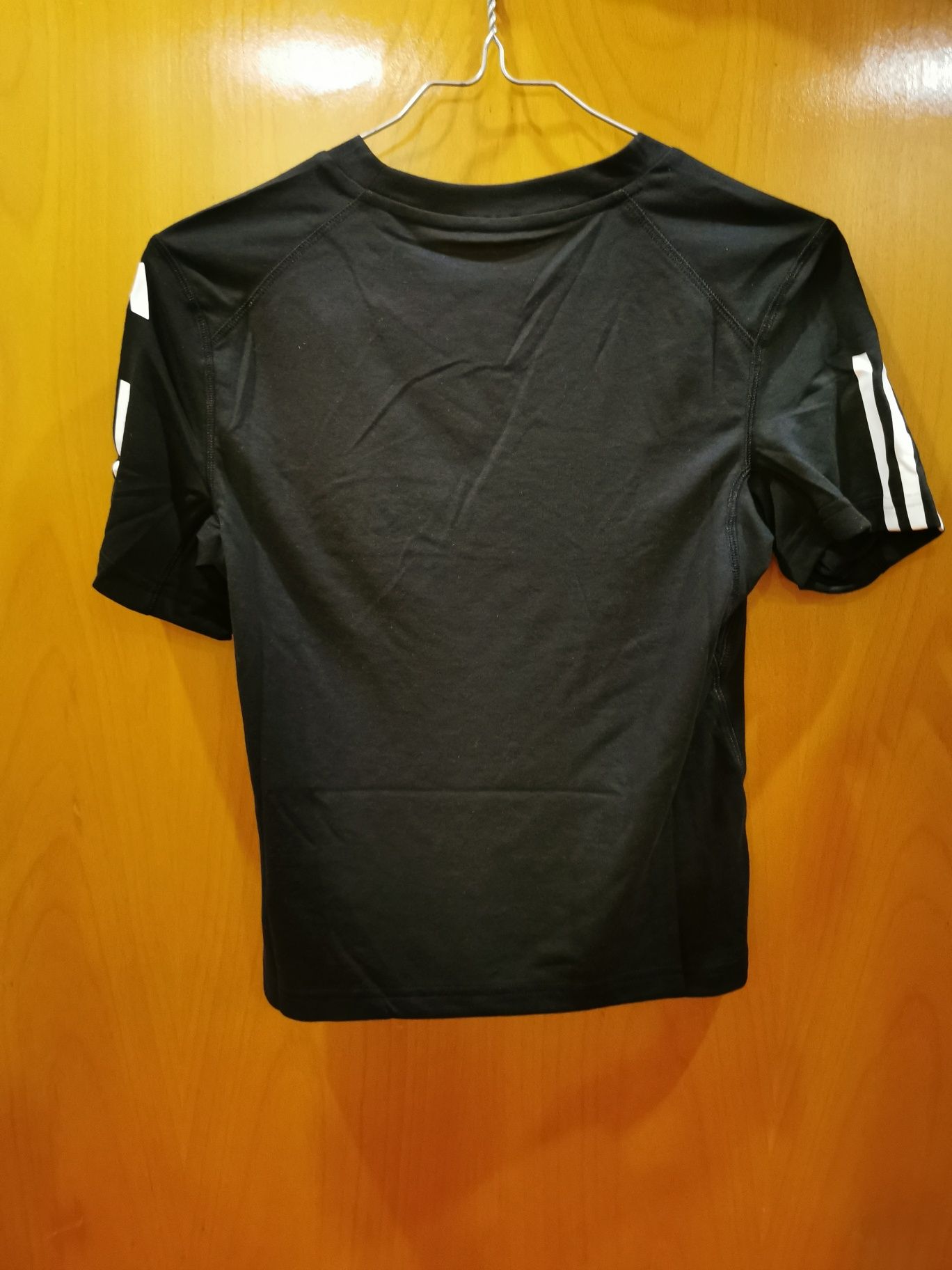 T-shirt Adidas preta