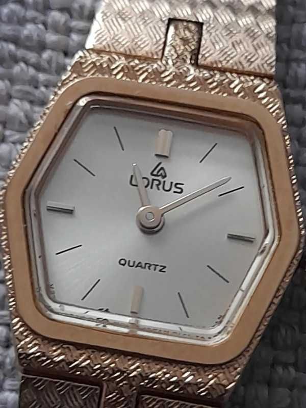 Stylowy złoty zegarek damski Lorus