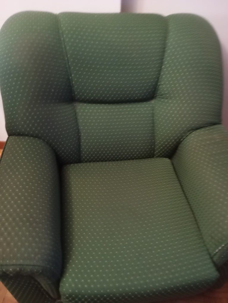 Vendo um terno cor verde