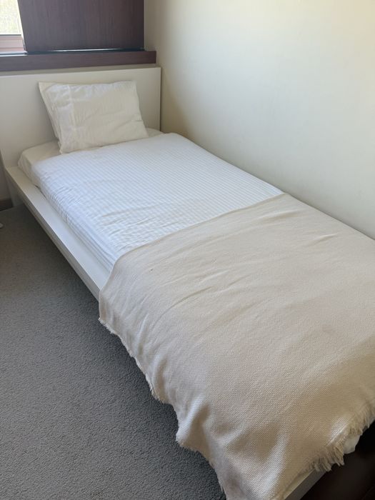 Cama solteiro 200x90 (estrado incluido); com/sem colchão incluido
