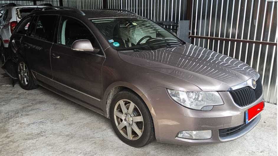 SKODA Super B II 2011 3T LF4U samochód na części 2.0tdi cfg NFN