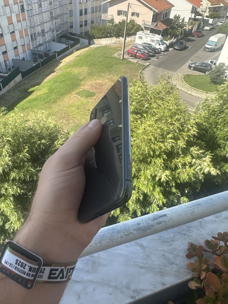 iPhone XS 64gb bom estado