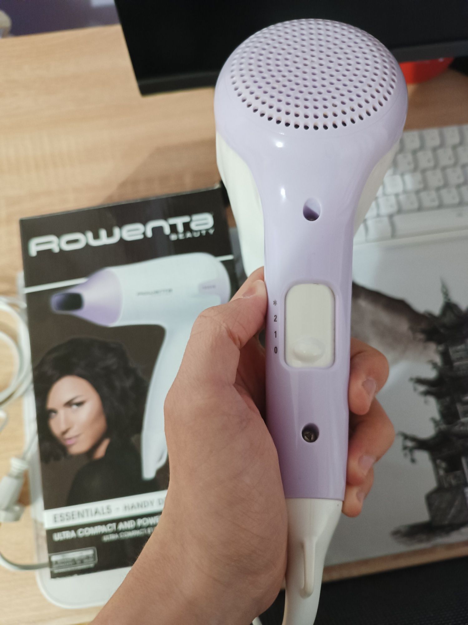 Продам фен Rowenta.