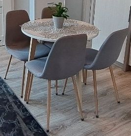 Zestaw NOWY stół 80 cm + 4 szt. używanych krzeseł