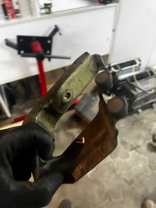 Ролік лівої здвижної дверки Мерседес Віто 638