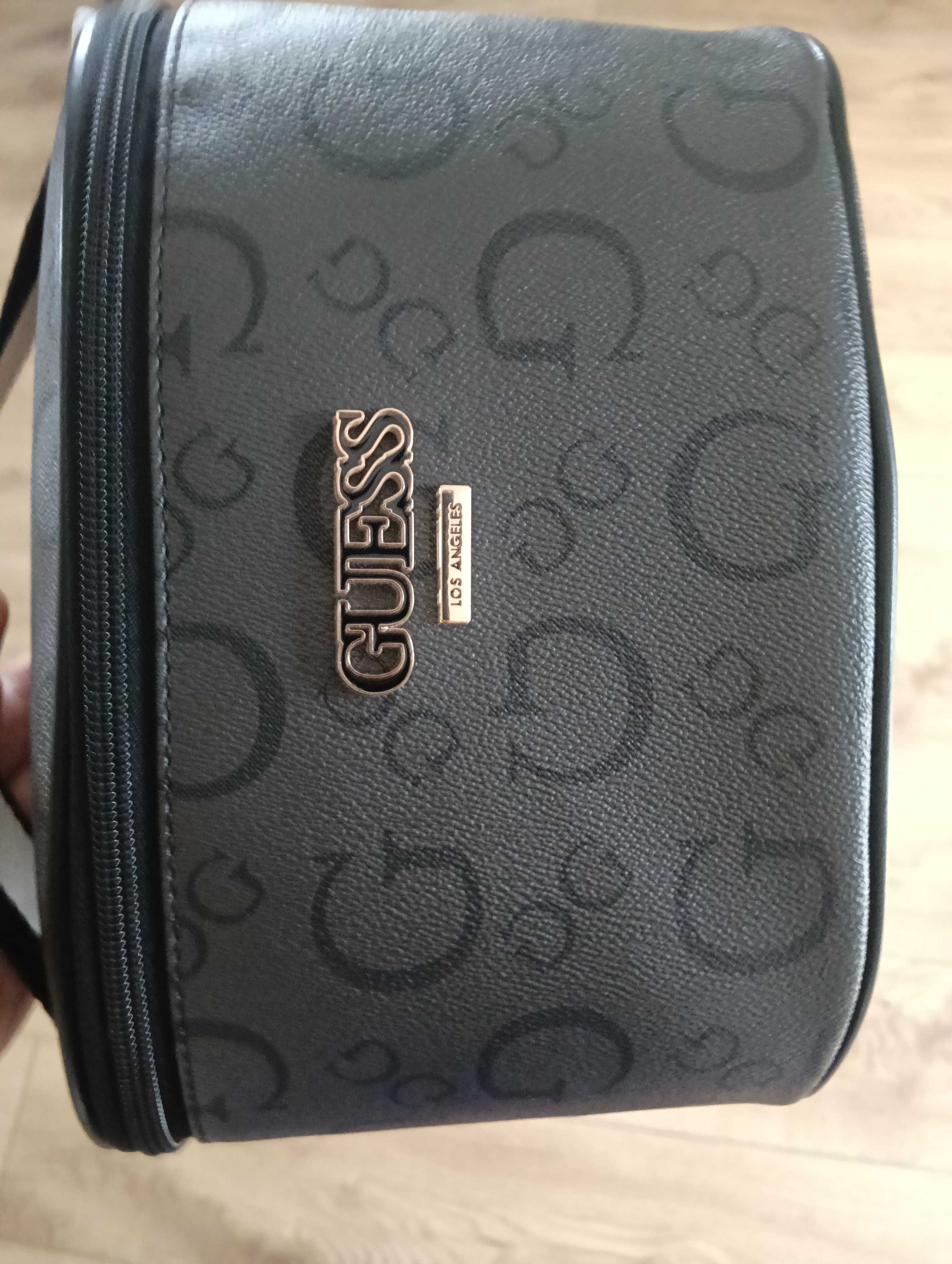 Kosmetyczka guess
