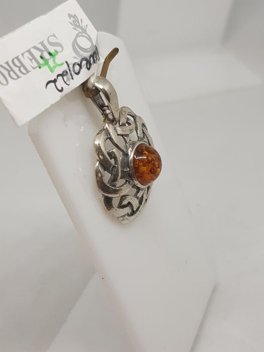 Srebrny wisiorek z bursztynem srebro  925