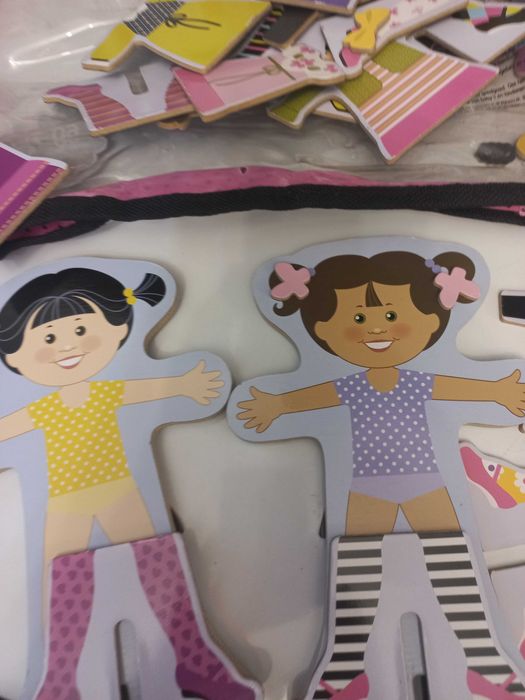 Drewniane magnetyczne dwustronne lalki do ubierania Melissa & Doug