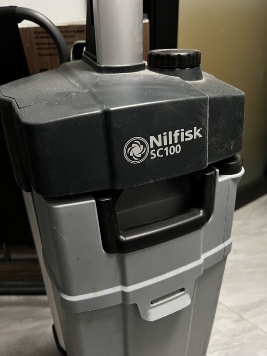 Підлогомийна машина Nilfisk SC100, на запчистини або ремонт, поломойка