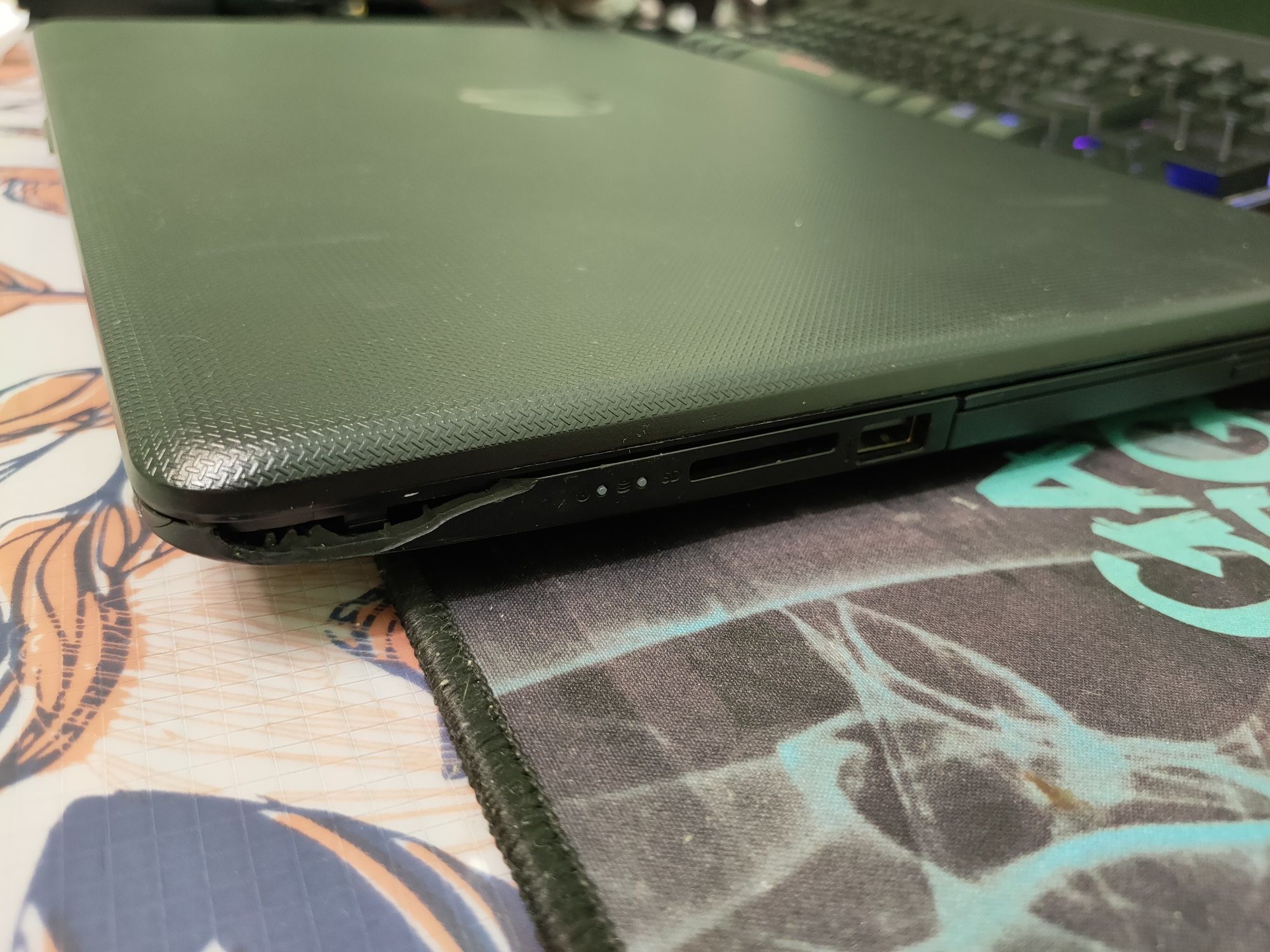 Ноутбук HP Radeon 17"3/R5 M330/N3710/8озу