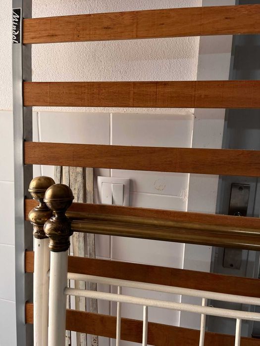 Cama antiga de ferro