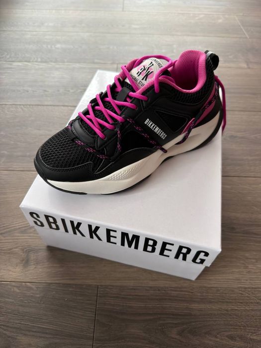 Продам нові жіночі кросівки Bikkemberg