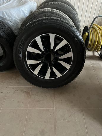 2 комплекти  гуми на литих дисках  літня  і зимова!!!