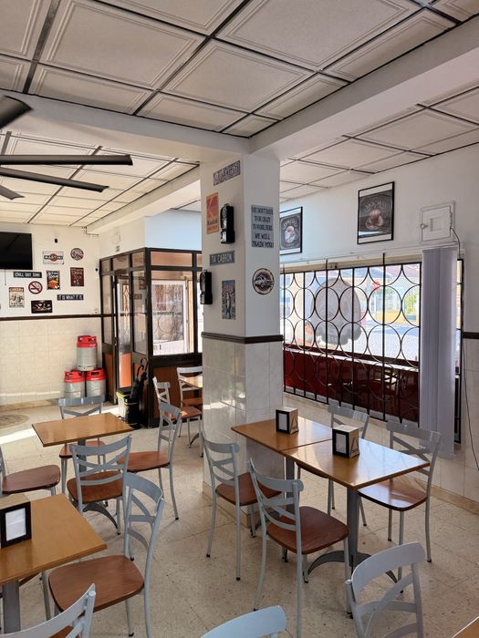 trespasse  de um cafe em samora coreeia