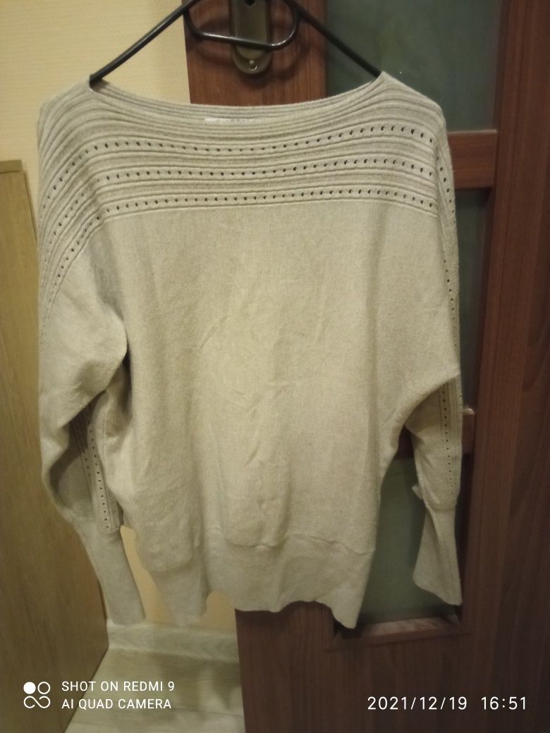 Kremowy sweterek Quiosue
